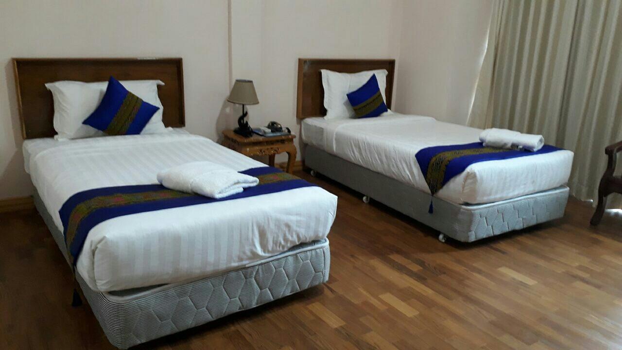 Famous Hotel Loikaw Exteriér fotografie